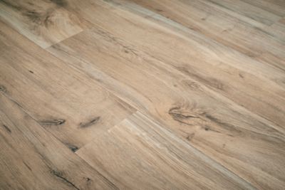 Pergo Outlast With Spillprotect Linton Auburn Oak Laminate Flooring Pergo Flooring